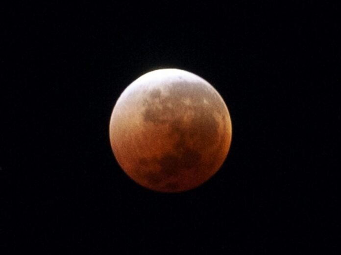 Carte du ciel d'août 2026 : la Lune s'éclipse… partiellement