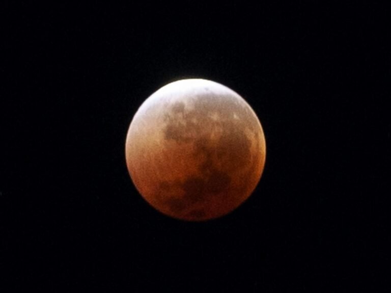 Carte du ciel d'août 2026 : la Lune s'éclipse… partiellement