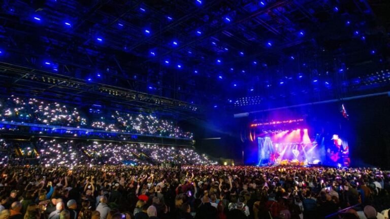 Céline Dion ne chantera pas à la "Défense Arena" à Paris mais à la "Plenitude Arena": la plus grande salle d'Europe change de nom et prend celui d'une filiale du géant italien de l'énergie Eni