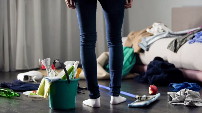 Désordre à la maison : pourquoi une pièce encombrée fait grimper votre taux d'anxiété (et nuit au cerveau)
