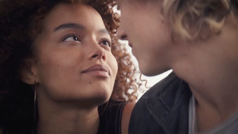Elle est la nouvelle héroïne d'Hunger Games 6 et son visage vous est peut-être familier ! Qui est Whitney Peak ?