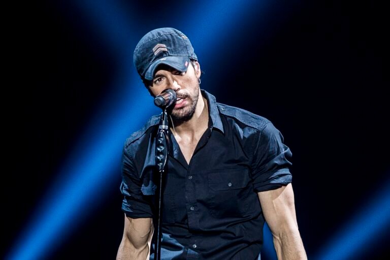 Enrique Iglesias agressé sexuellement par une fan ? Le chanteur publie une étrange vidéo