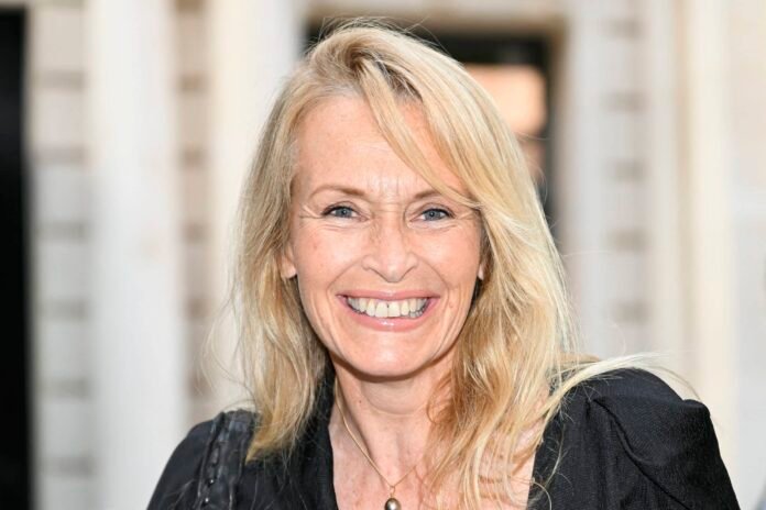 Estelle Lefébure : son statut d’égérie Mixa depuis 1998 lui a rapporté très gros Estelle Lefébure : son statut d’égérie Mixa depuis 1998 lui a rapporté très gros