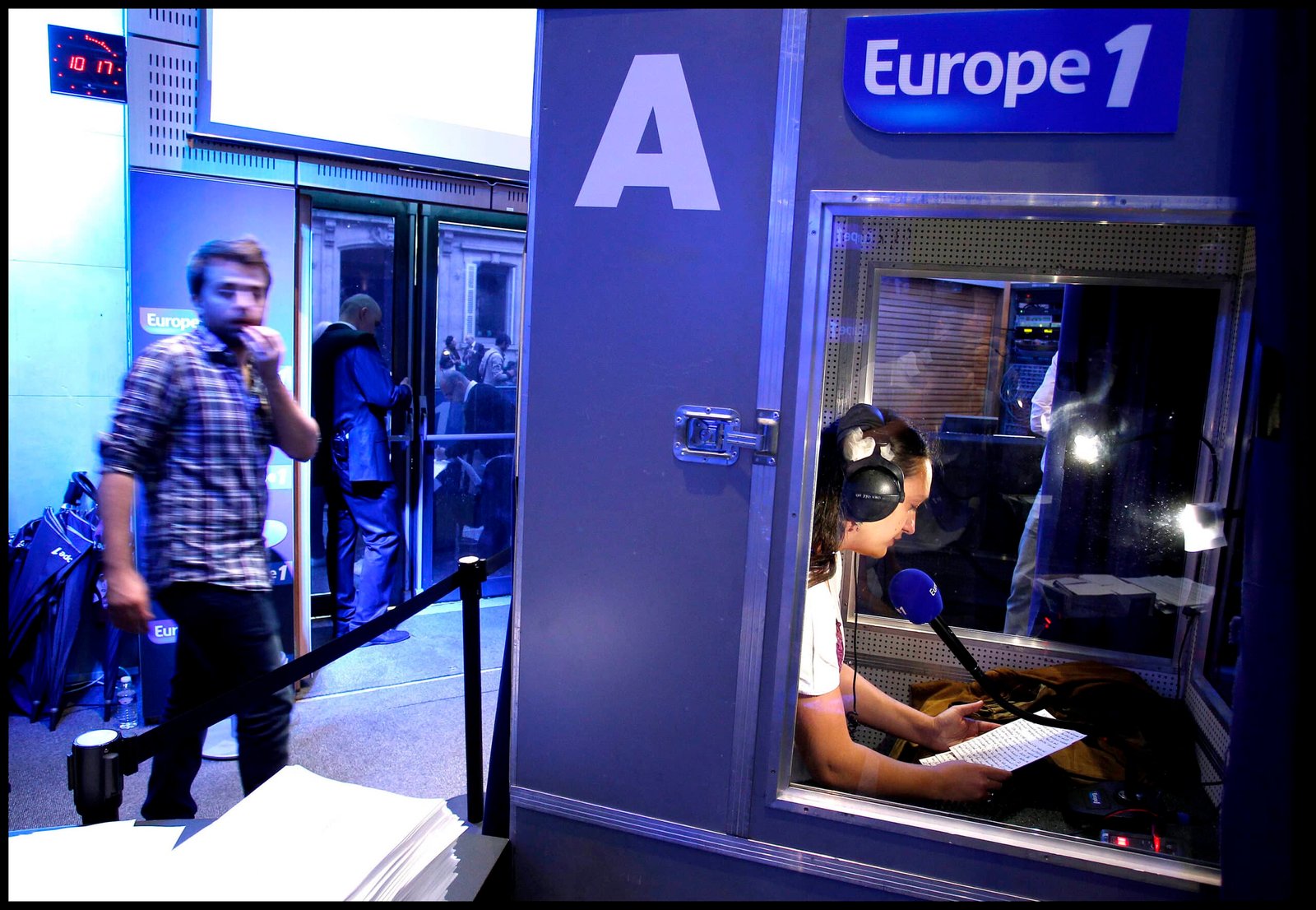 Europe 1, un célèbre animateur écarté brutalement, il réagit pour la première fois : "du mal à y croire"