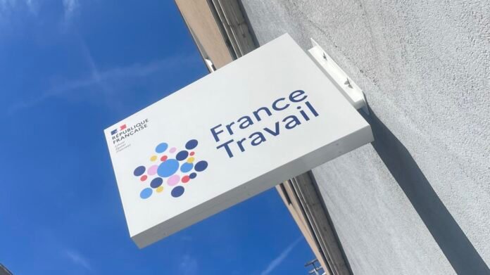 France Travail utilise l'intelligence artificielle pour faciliter le retour à l'emploi et "réinvestir du temps dans l'accompagnement" des chômeurs