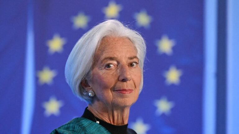 Francfort est la première des grandes banques centrales à dégainer: après un an sans mouvement, la BCE relève ses taux directeurs face à l'accélération de l'inflation dans la zone euro