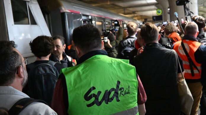 Grève à la SNCF : il y a eu "treize suicides de salariés" depuis le début de l'année, alerte le syndicat Sud-Rail Grève à la SNCF : il y a eu "treize suicides de salariés" depuis le début de l'année, alerte le syndicat Sud-Rail