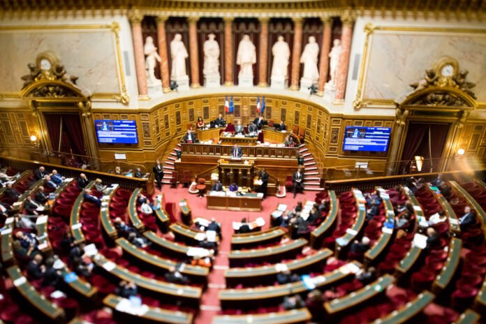 Hachette au Sénat : Jean-Yves Mollier dénonce une ombre vieille de 80 ans