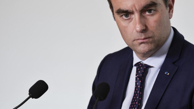 IA : la France va investir 655 millions d'euros supplémentaires pour accélérer sa "révolution"