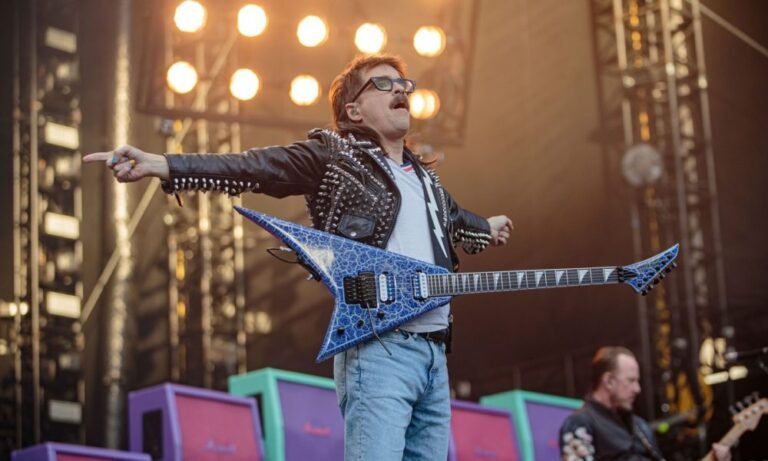 INTERVIEW : Weezer