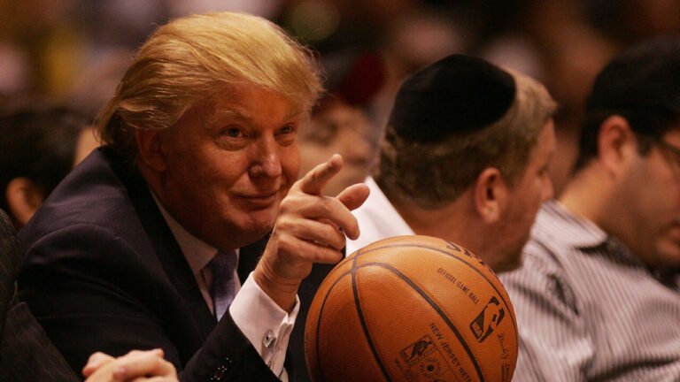 Je t'aime, moi non plus : Trump va assister au match 3 des finales NBA, une présence historique