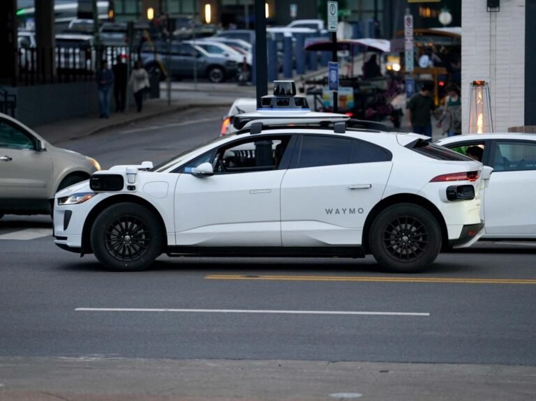 Jusqu’à 45 % des kilomètres parcourus par les robotaxis Waymo se font à vide