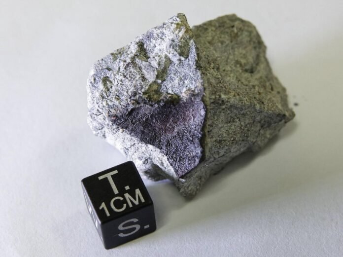 LIVRE. Fragments de météorites