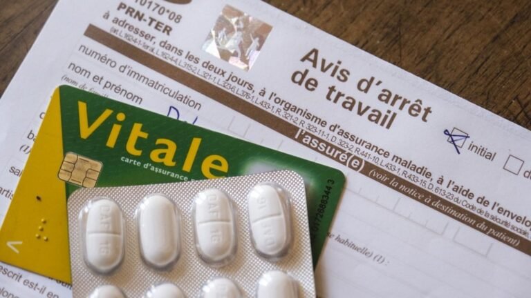 La durée des arrêts de travail sera limitée à un mois pour une première prescription et à deux mois pour une prolongation, à compter du 1er septembre