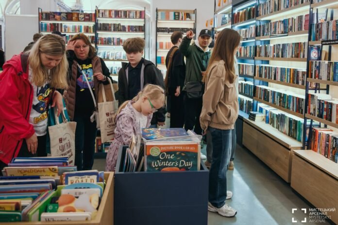Le Book Arsenal de Kyiv : sous alerte aérienne, changer la guerre en littérature