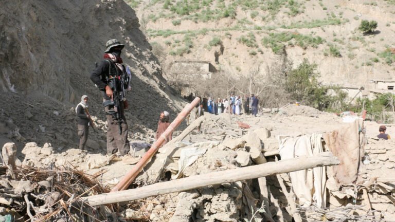 Le Pakistan annonce avoir à nouveau frappé l'Afghanistan, faisant des dizaines de morts
