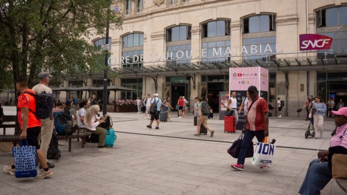 Le trafic SNCF interrompu au départ et à l'arrivée de Toulouse-Matabiau à cause d'un train arrêté en pleine voie