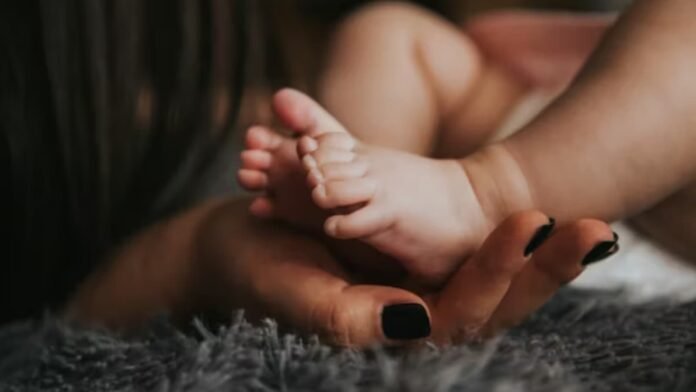 Les jeunes parents pourront bénéficier du nouveau congé de naissance de deux mois à partir du 1er juillet Les jeunes parents pourront bénéficier du nouveau congé de naissance de deux mois à partir du 1er juillet