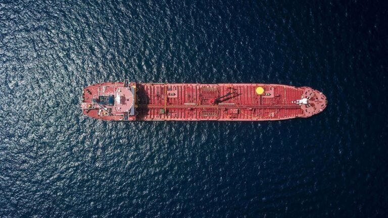 Les pétroliers de la flotte fantôme russe sont pourris et ravivent les craintes d'une terrible marée noire
