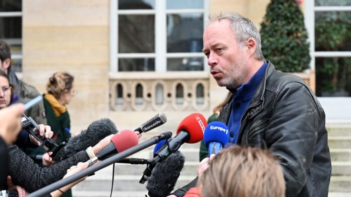 Limitation de la durée des arrêts de travail : "Ce sont des mesures pour empêcher les gens de se soigner", dénonce la CGT