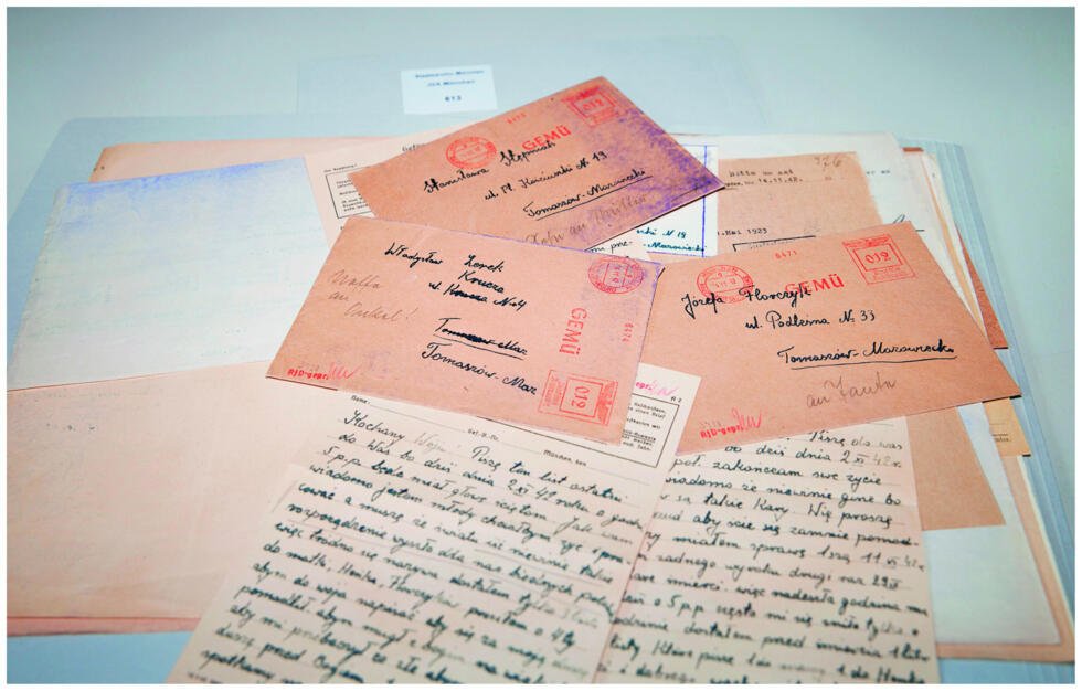À la prison de Munich-Stadelheim, haut lieu des exécutions nazies, plus de 1 000 personnes ont été exécutées avant 1945. Les lettres d'adieu non distribuées des condamnés sont encore conservées aux Archives d'État de Bavière à Munich.