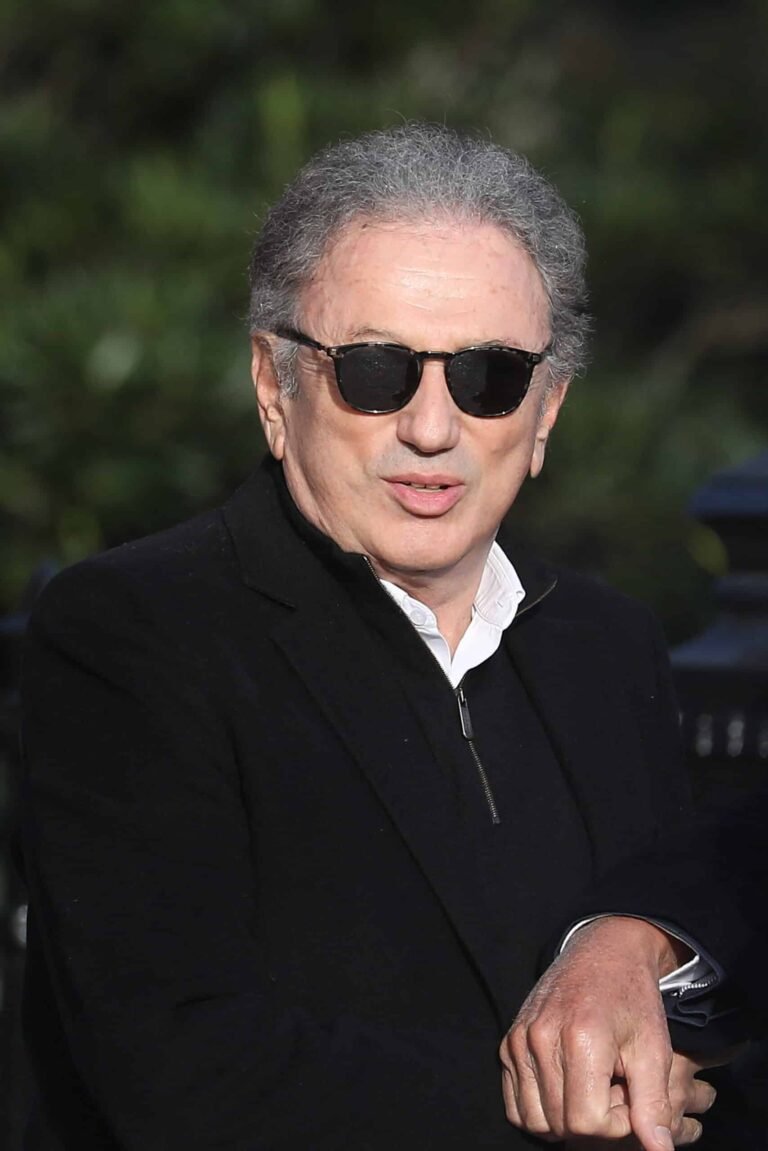 Michel Drucker mêlé à une fausse vente de médicaments antidouleurs : l’animateur fait une mise au point