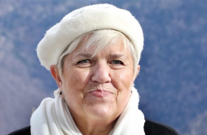 Mimie Mathy ne "marche plus" : la comédienne veut, malgré les pépins de santé, continuer Joséphine, ange gardien