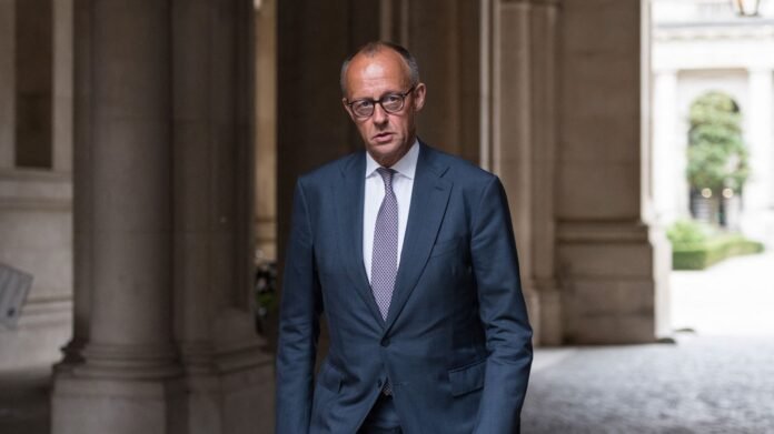 Projet d'avion de combat européen : Friedrich Merz et Emmanuel Macron d'accord pour arrêter le programme Scaf, selon l'Allemagne