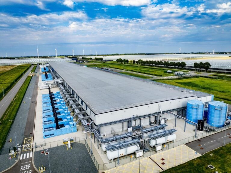 Qu'est-ce que l'IA frugale, devenue indispensable à l'heure des datacenters géants ?
