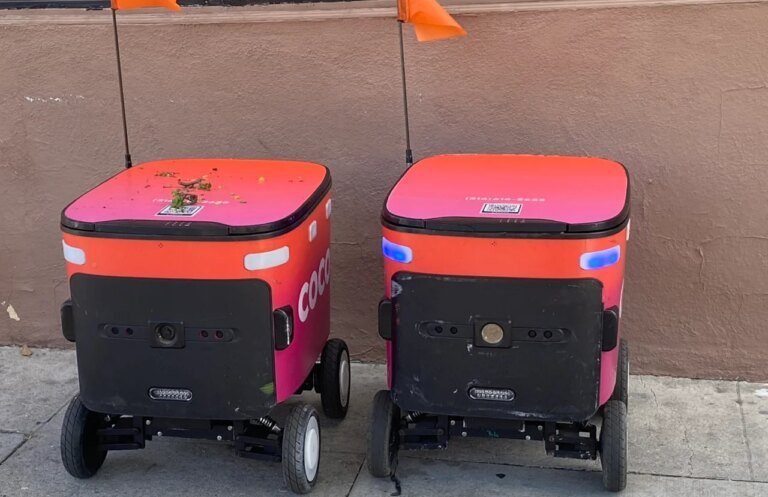 Reportage : À la poursuite de Coco, le robot livreur qui bouscule les trottoirs de Santa Monica