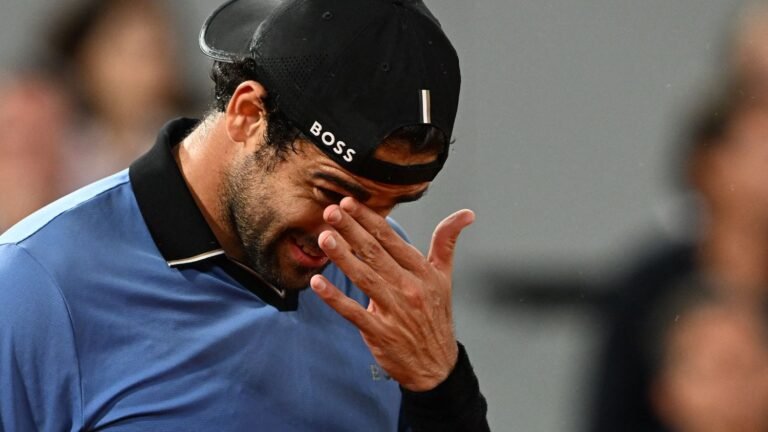 Roland-Garros 2026 : Matteo Berrettini abandonne après un set et demi, Matteo Arnaldi qualifié pour les demi-finales