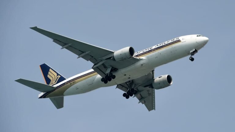 Singapore Airlines s'apprête à annoncer une méga-commande d'au moins 50 gros porteurs auprès d'Airbus et Boeing