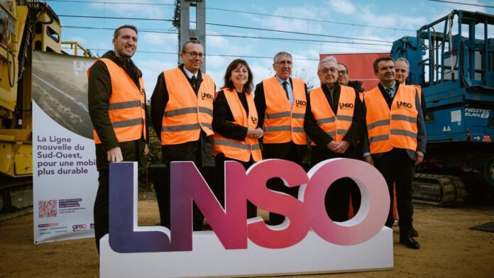 Son coût était évalué à 14 milliards d'euros mais risque de flamber de 20%: le financement public de la ligne à grande vitesse Bordeaux-Toulouse est-il raisonnable au vu de la situation budgétaire de la France? Son coût était évalué à 14 milliards d'euros mais risque de flamber de 20%: le financement public de la ligne à grande vitesse Bordeaux-Toulouse est-il raisonnable au vu de la situation budgétaire de la France?