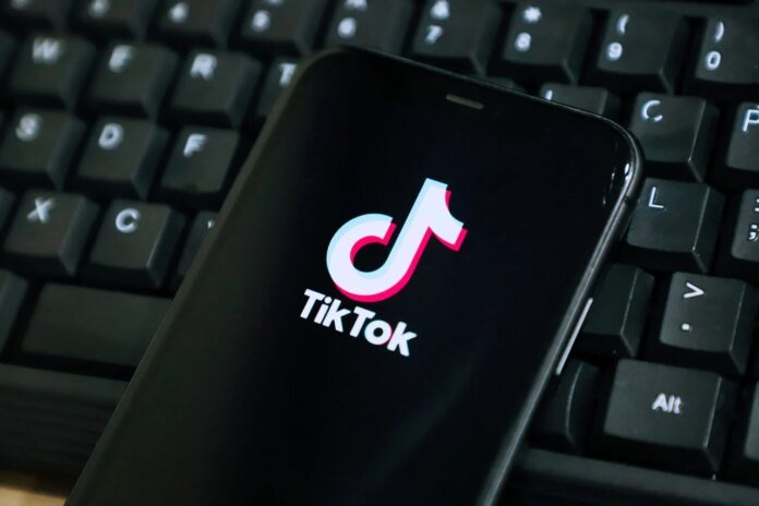 TikTok accélère sa mue en super-app : shopping, hôtels, fintech et Coupe du monde dans un seul écran