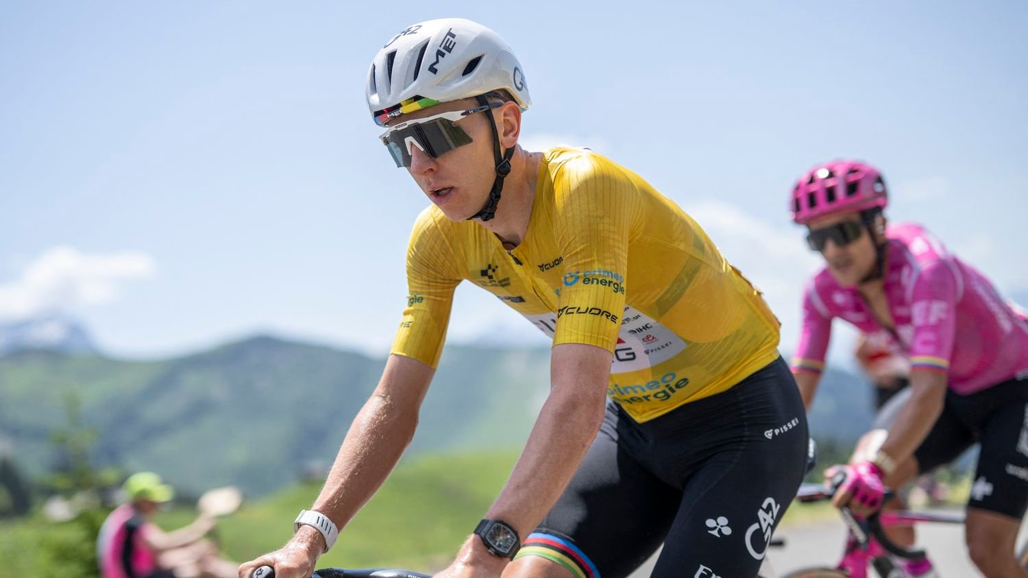 Tour de Suisse : à quinze jours de la Grande Boucle, Tadej Pogacar remporte en solitaire la dernière étape et s'adjuge le général Tour de Suisse : à quinze jours de la Grande Boucle, Tadej Pogacar remporte en solitaire la dernière étape et s'adjuge le général