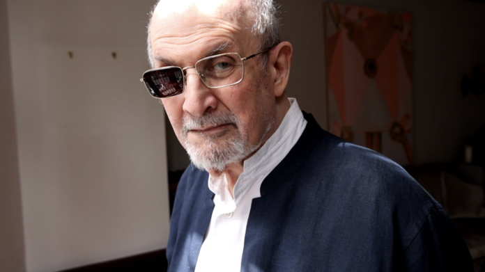Un documentaire retrace l’attaque au couteau contre Salman Rushdie