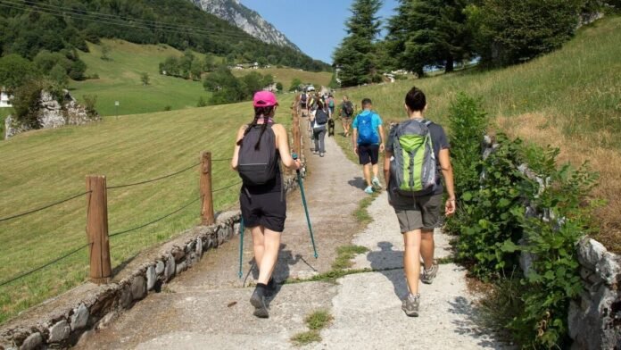 «Une aspiration à couper et à se déconnecter»: la randonnée sort des sentiers battus
