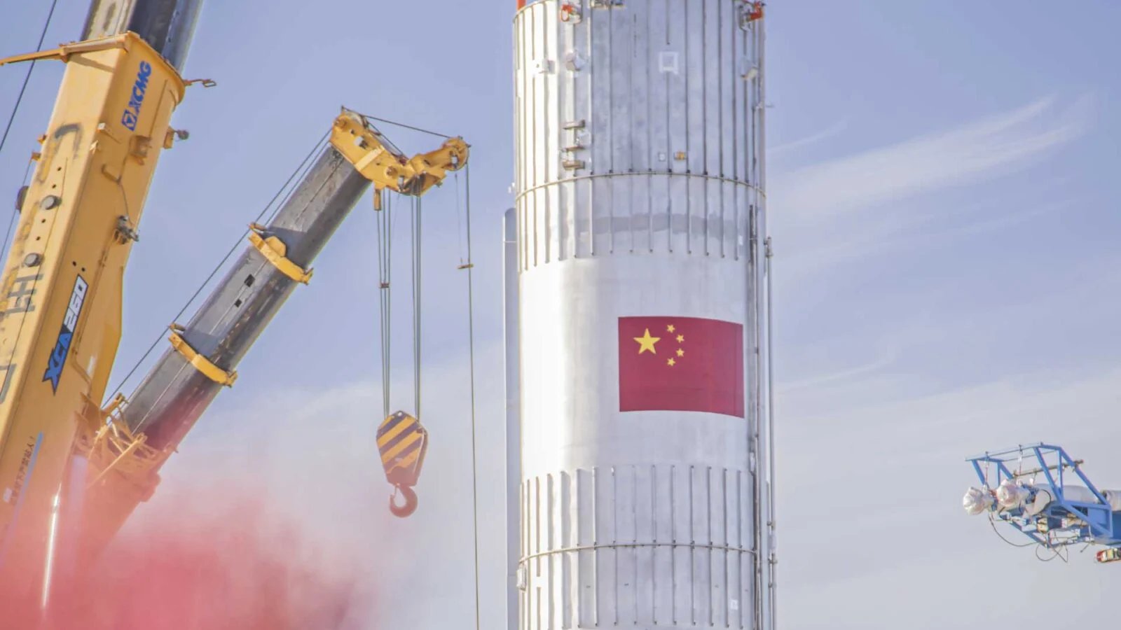 Une fusée chinoise explose en orbite : les satellites Starlink de SpaceX sous surveillance Une fusée chinoise explose en orbite : les satellites Starlink de SpaceX sous surveillance