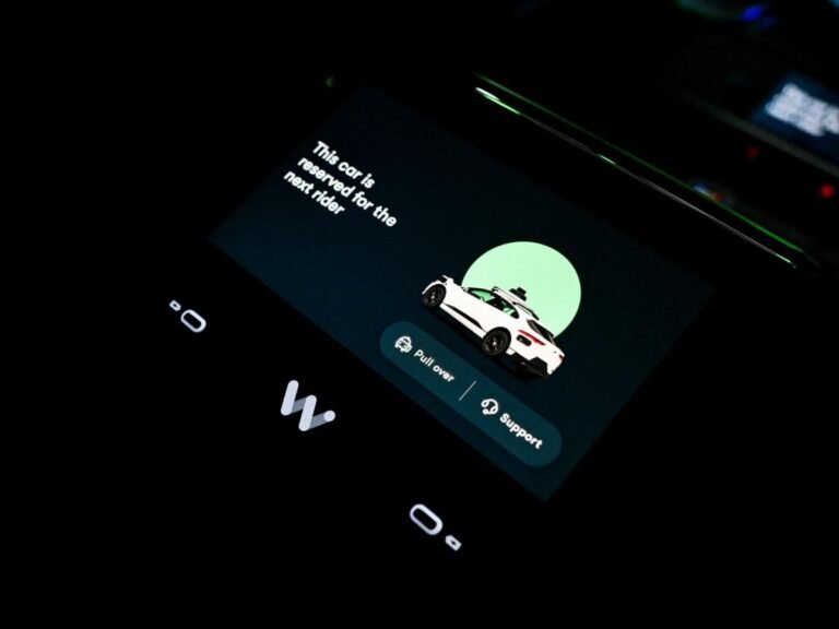 Waymo rappelle près de 4.000 robotaxis après des incursions sur des chantiers autoroutiers