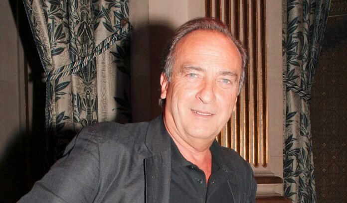 Yves Le Coq en difficulté financière : une tapissière d’ameublement l’accuse d’être un "guignol" qui l’a arnaqué Yves Le Coq en difficulté financière : une tapissière d’ameublement l’accuse d’être un "guignol" qui l’a arnaqué