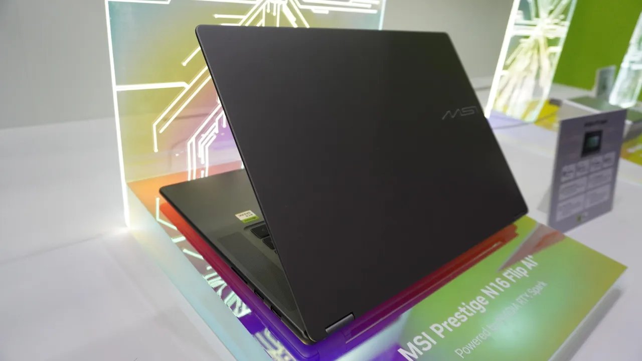 MSI Prestige N16 Flip AI Plus