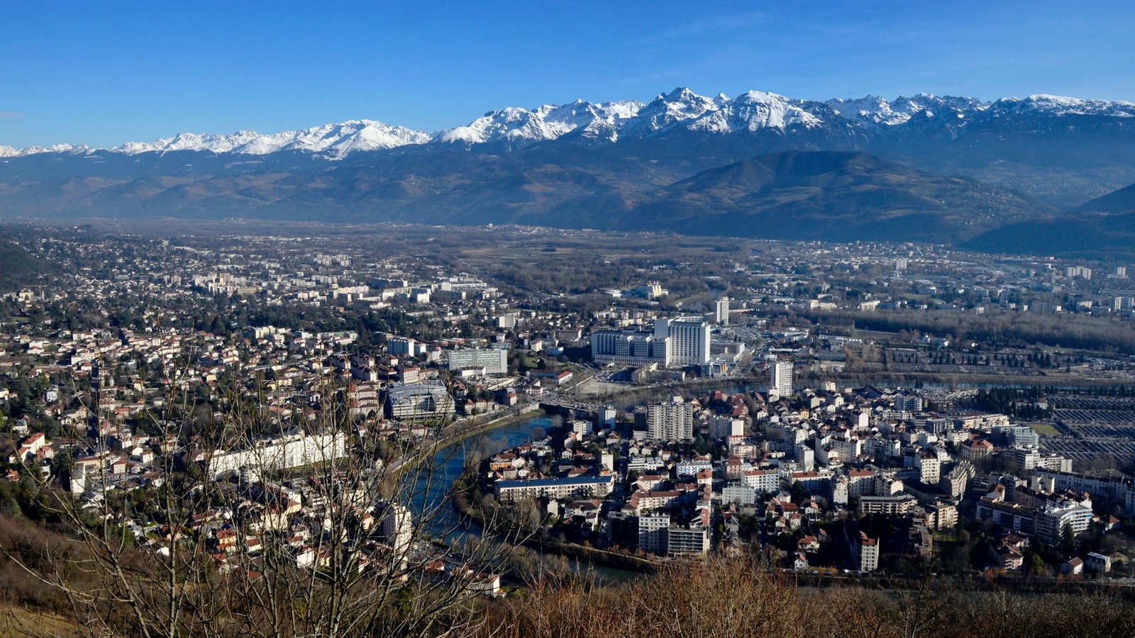 "150 euros pour le guetteur": cette experte explique pourquoi un point de deal à Grenoble fait mieux que beaucoup d'entreprises françaises sur la transparence des salaires "150 euros pour le guetteur": cette experte explique pourquoi un point de deal à Grenoble fait mieux que beaucoup d'entreprises françaises sur la transparence des salaires
