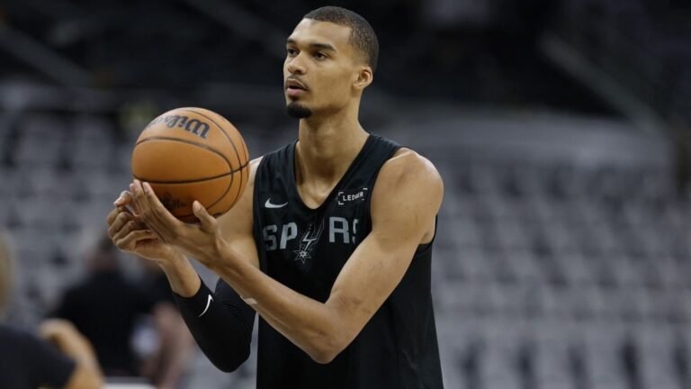 "C'est notre alien !" : à l'heure de la finale NBA, "Wemby" est encore plus populaire à San Antonio qu'en France