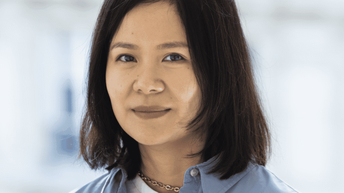"Il y avait une telle responsabilité à raconter une histoire qui est vraie" : de la bande dessinée à l'animation, comment la réalisatrice Phuong Mai Nguyen a adapté "In Waves", d'AJ Dungo