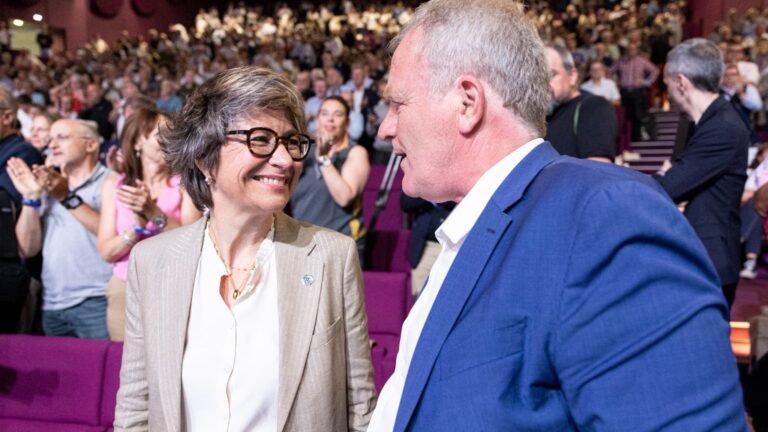 "J'ai vu des ministres imbéciles, y compris parfois le premier d'entre eux": alors que Christelle Thieffinne lui succède à la tête de la CFE-CGC, François Hommeril quitte la présidence du syndicat en fustigeant le "renoncement" du macronisme
