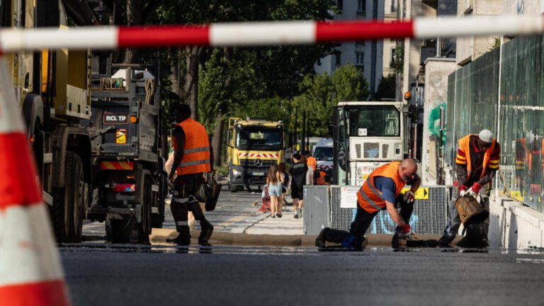 "J'essaie de tenir, jour après jour" : ces travailleurs en première ligne face à la canicule
