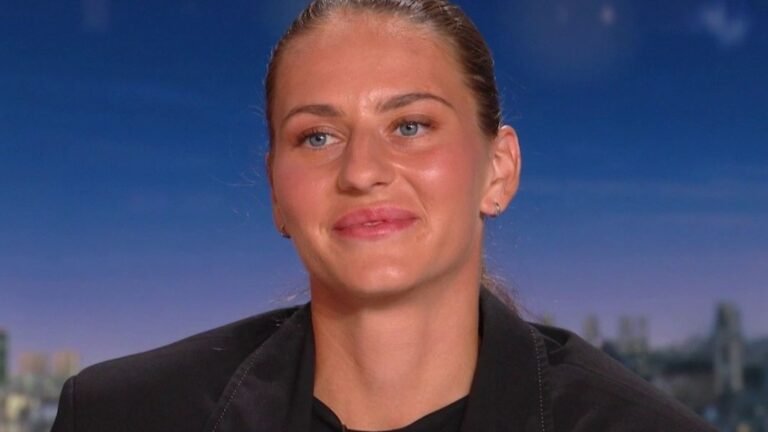 "Je ne savais pas que je pouvais avoir un tel impact sur les gens" : l'émotion de Marta Kostyuk, la sportive ukrainienne qui s'est illustrée à Roland-Garros