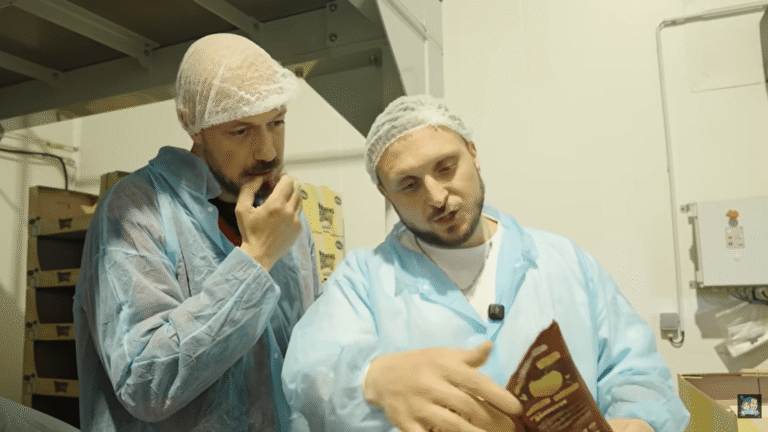 "Je suis dans un mode parano, je trouve ça louche", Mcfly et Carlito, la ferme qui produit leur chips part en fumée, les vidéastes s’interrogent