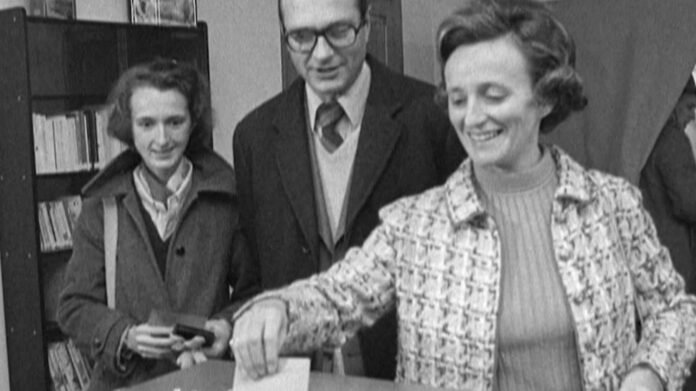 "Je veux dire merci à Line Renaud…" : Claude Chirac fait ses adieux à sa mère, Bernadette, lors des obsèques de l'ancienne Première dame à Paris ce vendredi "Je veux dire merci à Line Renaud…" : Claude Chirac fait ses adieux à sa mère, Bernadette, lors des obsèques de l'ancienne Première dame à Paris ce vendredi
