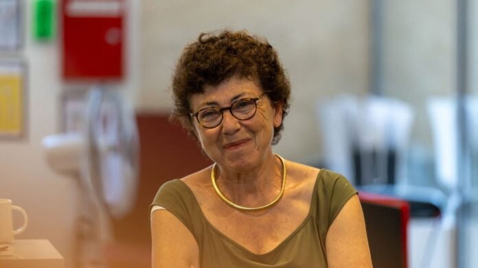 "Ne pas être dans les médias à tout prix, c'est son souhait" : Monique Barbut, une ministre de la Transition écologique contrainte de forcer sa nature face à la canicule